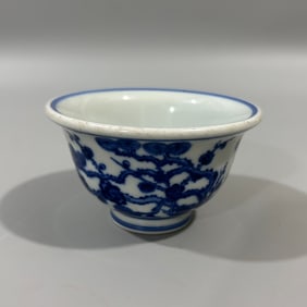 A Exquisite Blue and White Flower Pattern Cup