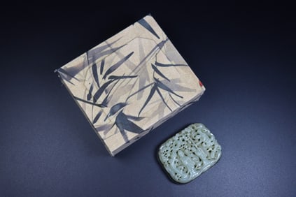 A Exquisite Hotan Jade Hollow Figure Pattern Ornament