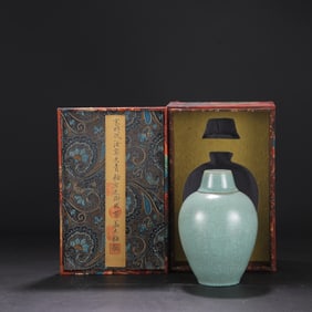 A Exquisite Ru yao Sky Blue Glazed ice Crackle Pattern Vase, with an Imperial Poem by Emperor