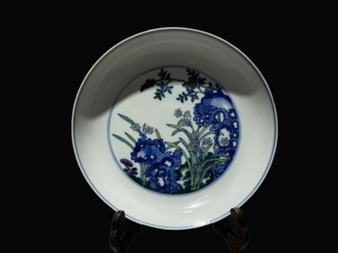 A Exquisite Blue and White Flower Pattern Plate