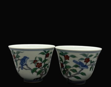 A pair of Exquisite Blue and White Flower and Bird Pattern Cup