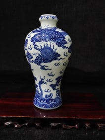A Exquisite Blue and White Dragon Pattern Vase