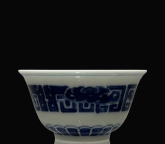 A Exquisite Blue and White Ganoderma lucidum Pattern Cup