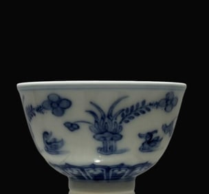 A Exquisite Blue and White Flower Pattern Cup