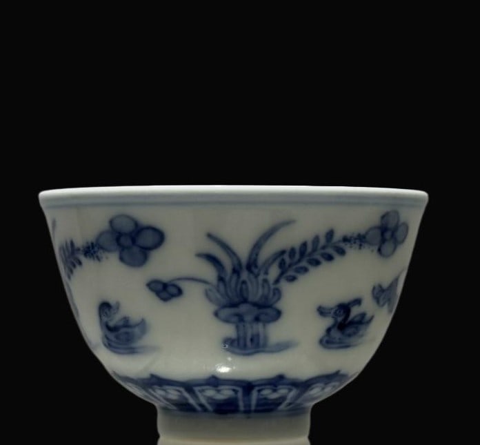 A Exquisite Blue and White Flower Pattern Cup (1 of 6)