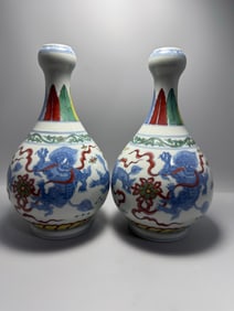 A pair of Exquisite Blue and White Auspicious Beast Pattern Vase