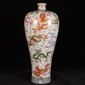 A Exquisite Famille-Rose Auspicious Cloud and Dragon Pattern Vase