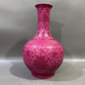 A Exquisite Ruby Red-Glazed Flower Pattern Vase