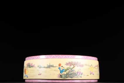 A Exquisite Famille Rose Figure Pattern Purple Sands Brush Washer