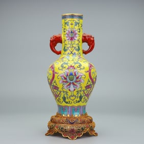 A Exquisite Enamel Flower Pattern Elephant-Ear Vase