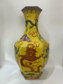 A Exquisite Yellow Ground Iron-Red Painted Gold Dragon Pattern Vase