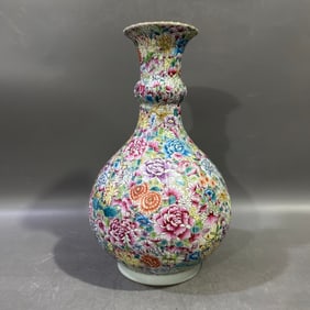 A Exquisite Famille-Rose Flower Pattern Vase