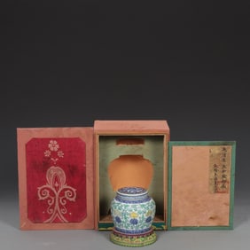 A Exquisite Doucai Lotus Pattern Jar