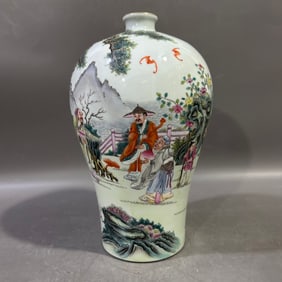 A Exquisite Famille-Rose Figures Pattern Vase
