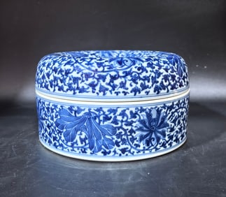 A Exquisite Blue and White Lotus Pattern Box