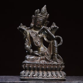 A Exquisite Gold-Painted Bronze Avalokitesvara Ornament