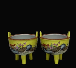 A pair of Exquisite Famille-Rose Yellow Ground Painted Gold Flower and Bird Pattern Censer