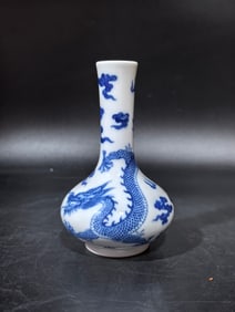 A Exquisite Blue and White Dragon Pattern Vase