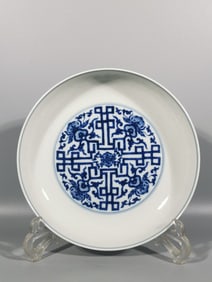 A Exquisite Blue and White Lotus Pattern Vase