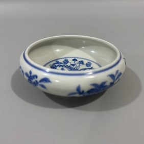 A Exquisite Blue and White Flower Pattern Brush Washer