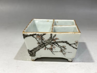 A Exquisite Famille-Rose Flower Pattern Brush Washer