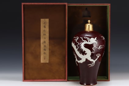 A Exquisite Ji Red Glazed Dragon Pattern Vase