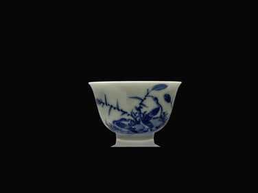 A Exquisite Blue and White Flower and Bird Pattern Cup