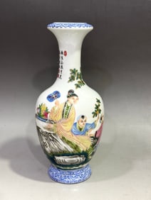A Exquisite Famille-Rose Figures Pattern Vase