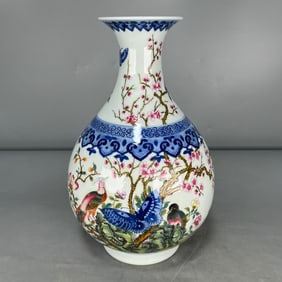 A Exquisite Blue and White Famille-Rose Flower and Bird Pattern Vase