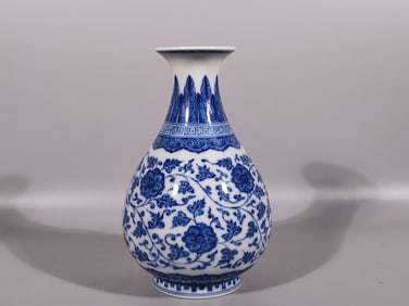 A Exquisite Blue and White Lotus Pattern Vase