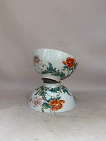 A pair of Exquisite Famille-Rose Flower Pattern Bowl