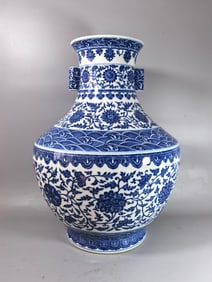 A Exquisite Blue and White Lotus Pattern Vase