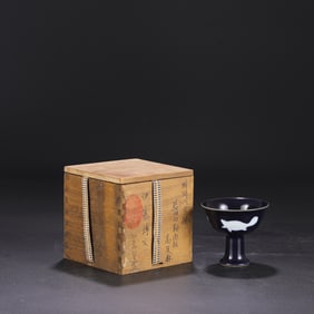 A Exquisite Blue Ground White Glazed Fish Pattern Cup