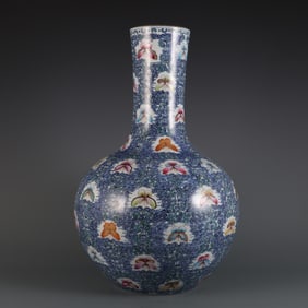 A Exquisite Blue and White Famille-Rose Flower Pattern Vase