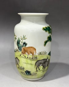 A Exquisite Famille-Rose Flower and Bird Pattern Vase