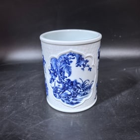 A Exquisite Blue and White Flower and Bird Pattern Brush Pot