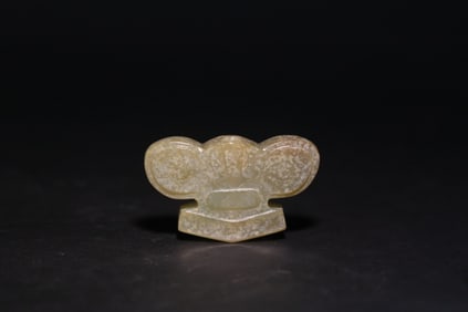 A Exquisite Archaic Jade Handheld Ornament