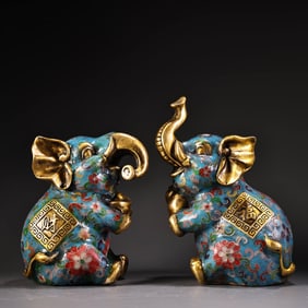 A pair of Exquisite Gilt Bronze Cloisonne Elephant Ornament
