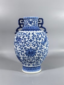 A Exquisite Blue and White Lotus Pattern Vase