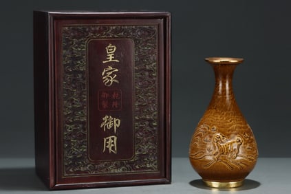 A Exquisite Jizhou Kiln Dog Pattern Vase