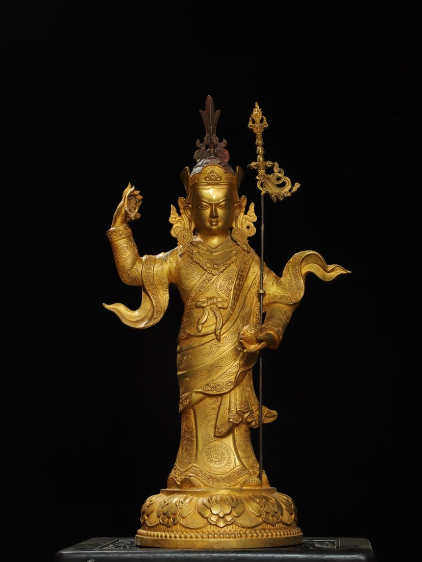 A Exquisite Gilt Bronze Buddha Statue (1 of 9)