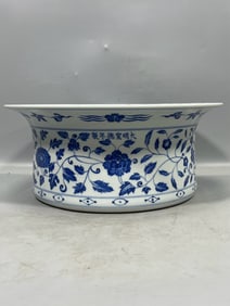 A Exquisite Blue and White Flower Pattern Basin