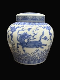 A Exquisite Blue and White Horse Pattern Jar