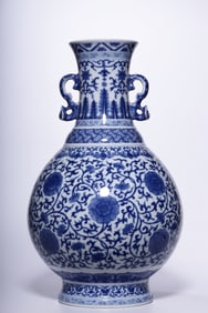 A Rare Blue and White Interlocking Flower Pattern Double-Ears Vase