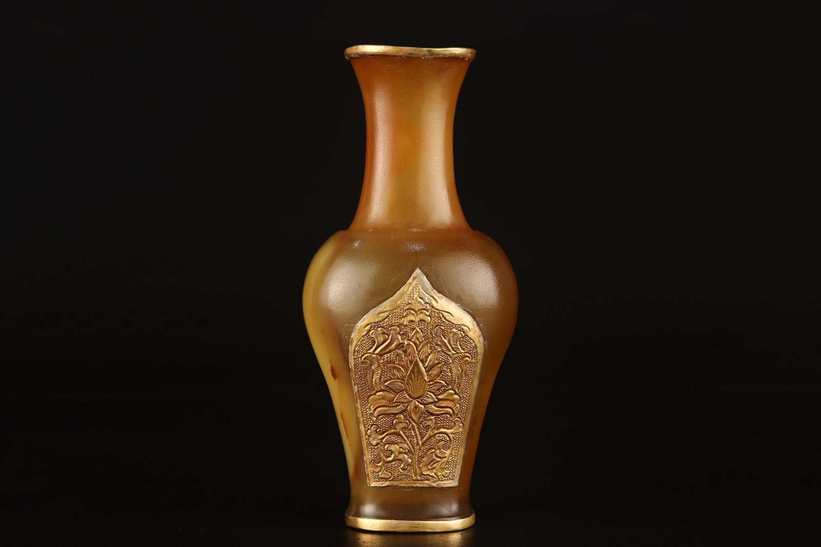 A Exquisite Agate Gilt Bronze Flower Pattern Vase (1 of 9)