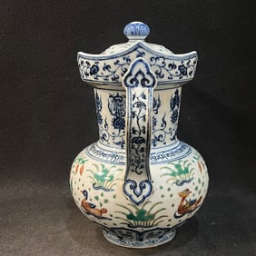 A Exquisite Blue and White Wucai Flower and Bird Pattern Ewer