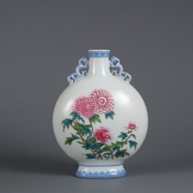 A Exquisite Famille-Rose Flower Pattern Vase