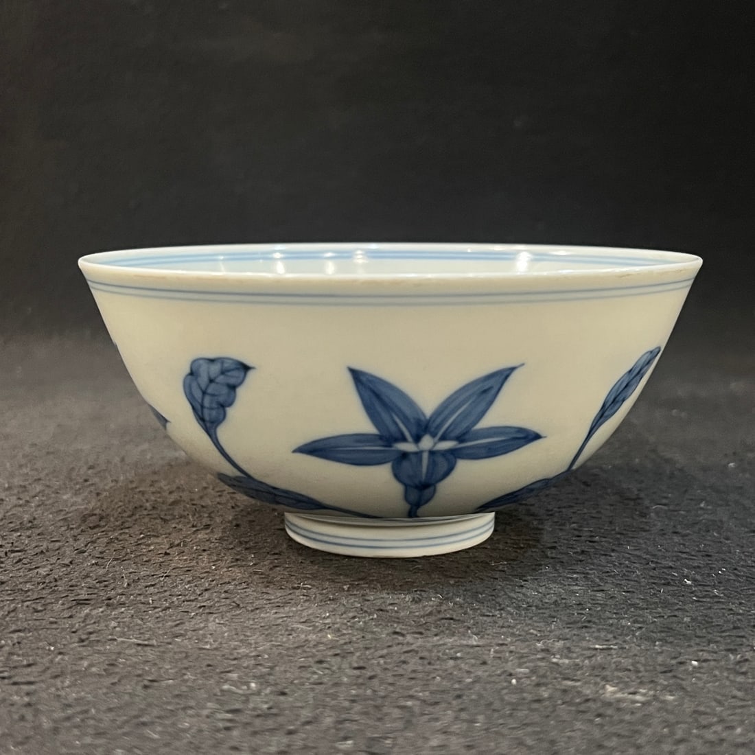 A Exquisite Blue and White Flower Pattern Bowl (1 of 8)