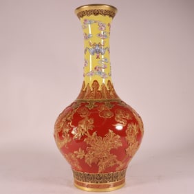 A Exquisite Enamel Iron-Red Painted Gold Carved Dragon and Phoenix Pattern Vase