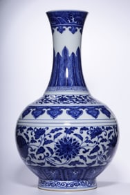 A Rare Blue and White Interlocking Flower Pattern Vase